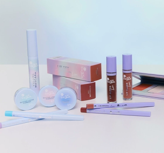 Kliknij na zdjęcie, aby je powiększyć Bell x GenZie Automatischer Kajalstift 01 Swan Lake 0,2 g