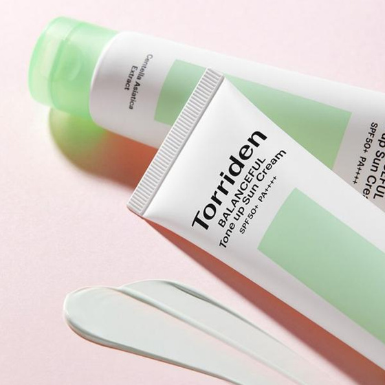 Torriden Balanceful Cica Tone-Up Sun Cream – feuchtigkeitsspendende Gesichtscreme mit Sonnenschutz und grünem Pigment, LSF 50+ PA++++, 60 ml