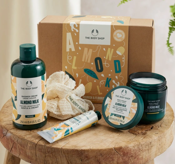 Kliknij na zdjęcie, aby je powiększyć THE BODY SHOP SOOTHE & SMOOTH ALMOND MILK GESCHENKSET
