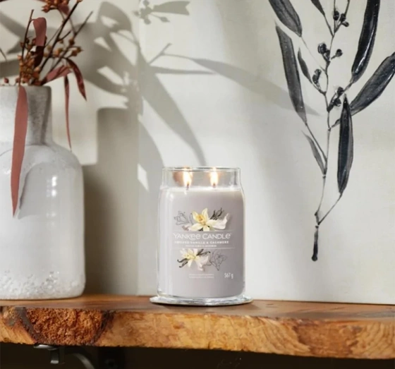 Yankee Candle Signature – große Duftkerze „Smoked Vanilla & Cashmere“, 567 g