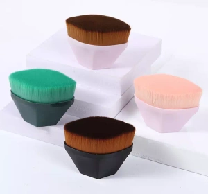 Dichter Foundation-Pinsel + Etui