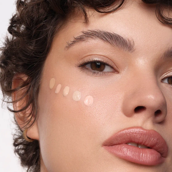 Poppy Head Eyece Cream Aufhellender Concealer für die Augenpartie 03 Vanilla Frost 4,5 g