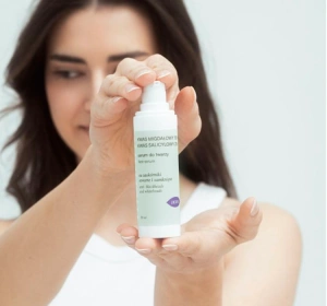 MOHANI EARTH'S ALPHABET COLLECTION PEELING GESICHTSSERUM MIT MANDELSÄURE 10% 30ML