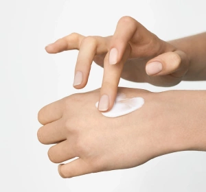 Ziaja Witamina C. B3 Multivitamin-Handcreme für Tag und Nacht 50 ml 