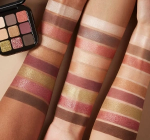 KIKO Milano Glamour Multi Finish Mini Lidschattenpalette 03 Burgundy Notes 2,5g