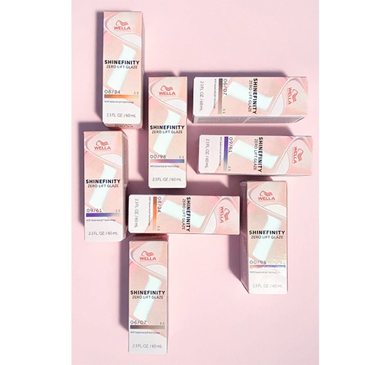 Kliknij na zdjęcie, aby je powiększyć WELLA PROFESSIONALS SHINEFINITY DEMI-PERMANENTE HAARFARBE 06/43 60ML