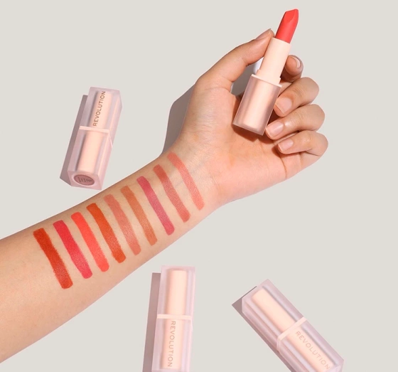 Kliknij na zdjęcie, aby je powiększyć MAKEUP REVOLUTION LIP ALLURE SOFT SATIN LIPPENSTIFT DIVINE BROWN 3,2G