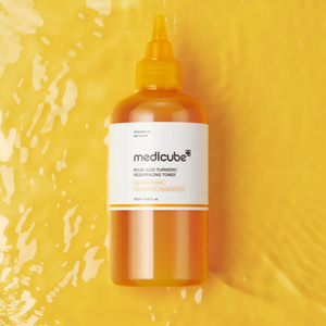 Medicube Kojic Acid Turmeric Resurfacing Toner – aufhellendes Gesichtswasser mit Kojisäure, 250 ml