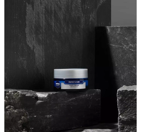 Kliknij na zdjęcie, aby je powiększyć NIVEA MEN PROTECT&CARE FEUCHTIGKEITSSPENDENDE GESICHTSCREME 50ML