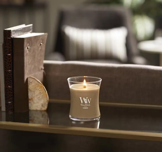 Kliknij na zdjęcie, aby je powiększyć Woodwick Small Jar Candle Duftkerze Cashmere 85 g