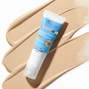 Bielenda Professional Supremelab Hydra Glow schützende Hydro-Gesichtscreme mit CC-Tönungsformel SPF50 40 ml