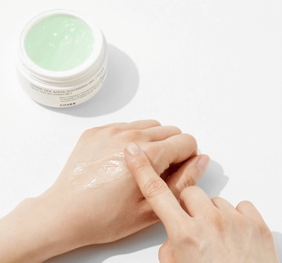 Kliknij na zdjęcie, aby je powiększyć COSRX HYDRIUM GREEN TEA AQUA SOOTHING GEL CREAM GESICHTSCREME 50ML