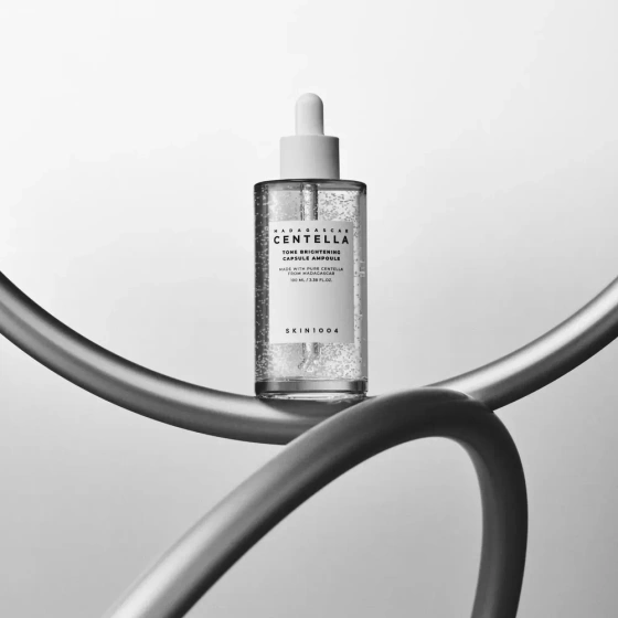 SKIN1004 Madagascar Centella Tone Brightening Capsule Ampoule Aufhellendes Ampullen-Serum für das Gesicht 50 ml