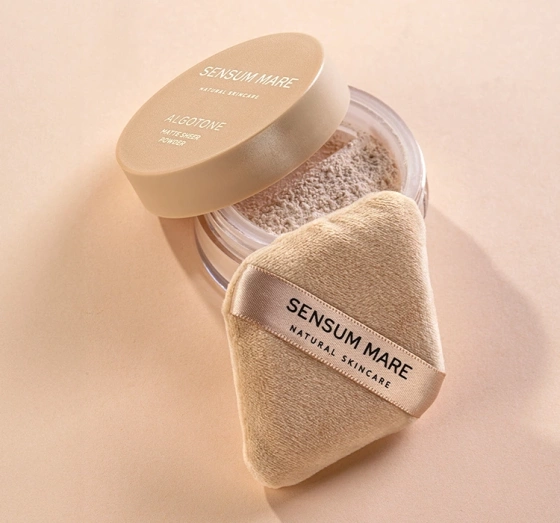 Kliknij na zdjęcie, aby je powiększyć Sensum Mare Algotone Matte Transparenter loser Puder mit mattem Finish 10 g