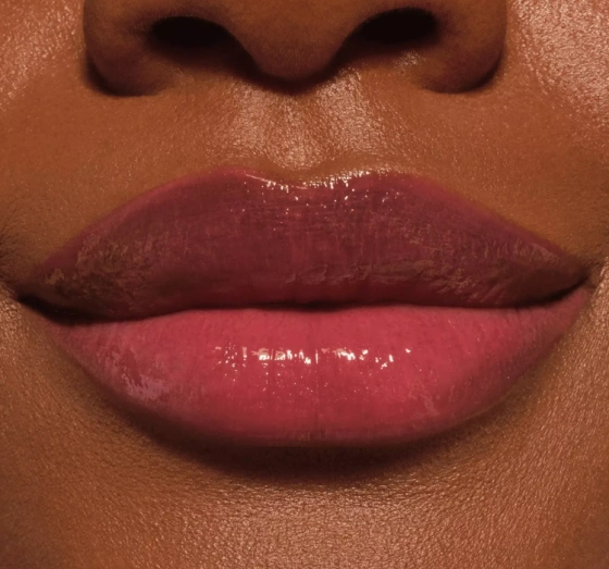 Kliknij na zdjęcie, aby je powiększyć Catrice Gloss Obsessed Lip Glaze Lipgloss 040 Pout Of Office 2,5 ml