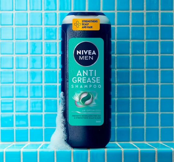 Kliknij na zdjęcie, aby je powiększyć NIVEA MEN Anti Grease Shampoo für fettiges Haar 500 ml