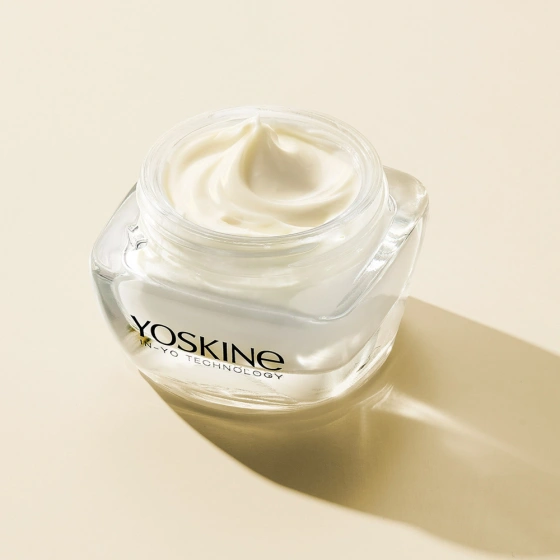 Kliknij na zdjęcie, aby je powiększyć Yoskine Age Ritual Ceramide Repair Smooth & Repair Samtige straffende Creme 50 ml