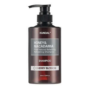 Kundal Honey & Macadamia Feuchtigkeitsspendendes Haarshampoo „Cherry Blossom“ 500 ml