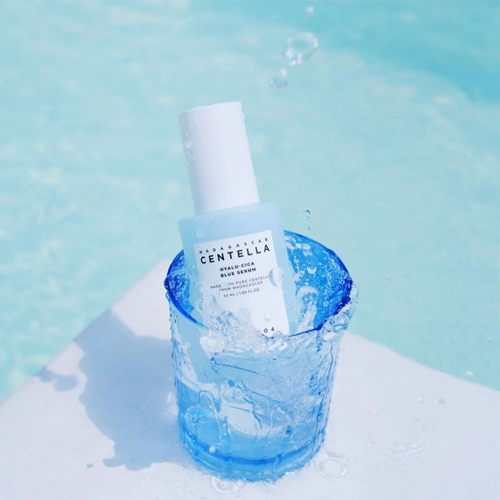 Kliknij na zdjęcie, aby je powiększyć SKIN1004 Madagascar Centella Hyalu-Cica Blue – feuchtigkeitsspendendes Gesichtsserum mit asiatischem Wassernabel 50 ml