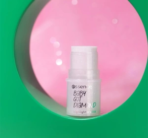 Essence Baby Got Diamond Highlighter im Stift 5,4 g
