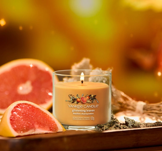 Kliknij na zdjęcie, aby je powiększyć Yankee Candle Signature Tumbler Duftkerze Glistening Leaves 122 g