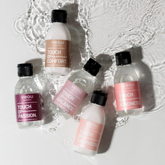 Kliknij na zdjęcie, aby je powiększyć Veoli Botanica Touch Of Passion Aufhellend-nährendes Gesichtstonikum 150 ml