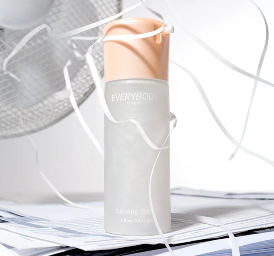 Kliknij na zdjęcie, aby je powiększyć Everybody London Aufhellendes Gesichtsspray 100 ml