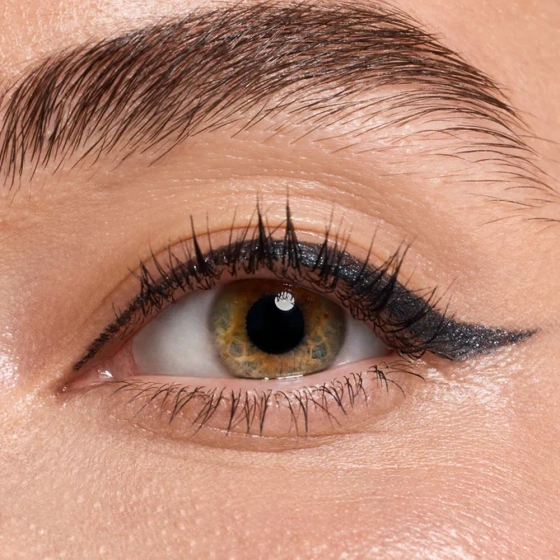 Kliknij na zdjęcie, aby je powiększyć Catrice Jewel Glide wasserfester Kajalstift 010 Black Diamond 1,5 g