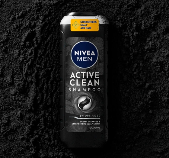Kliknij na zdjęcie, aby je powiększyć NIVEA MEN Active Clean Pflegendes Herrenshampoo 500 ml