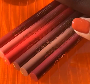 KIKO Milano Juicy Frizz automatische Lippenkonturstift 06 Iced Cherry