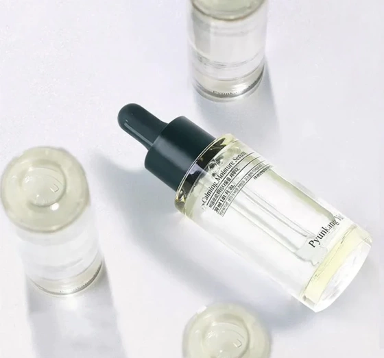 Kliknij na zdjęcie, aby je powiększyć PYUNKANG YUL CALMING FEUCHTIGKEITSSPENDNEND-LINDERNDES GESICHTSSERUM 30ML