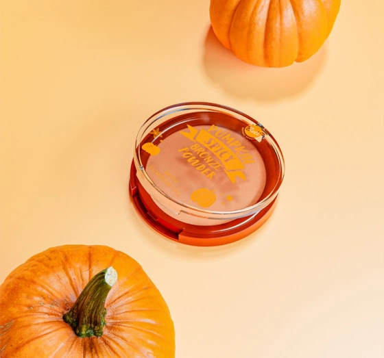 Kliknij na zdjęcie, aby je powiększyć Bell Pumpkin Spicy Bronze Powder Satiniertes Bräunungspuder mit Kürbiskern-Öl 01 Spicy Caramel 9,5 g