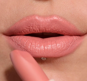 MAKEUP REVOLUTION LIP ALLURE SOFT SATIN LIPPENSTIFT QUEEN PINK 3,2G