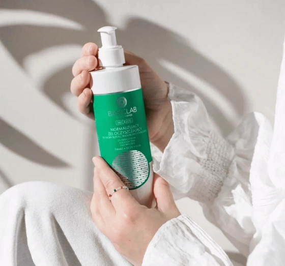 BASICLAB MICELLIS REINIGUNGSGEL FÜR FETTIGE UND EMPFINDLICHE HAUT 300ML