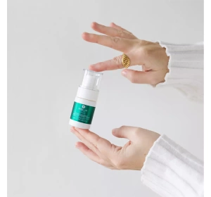 BasicLab Esteticus Punktuelles Serum gegen mikroinflammatorische Hautveränderungen für Tag und Nacht 15 ml