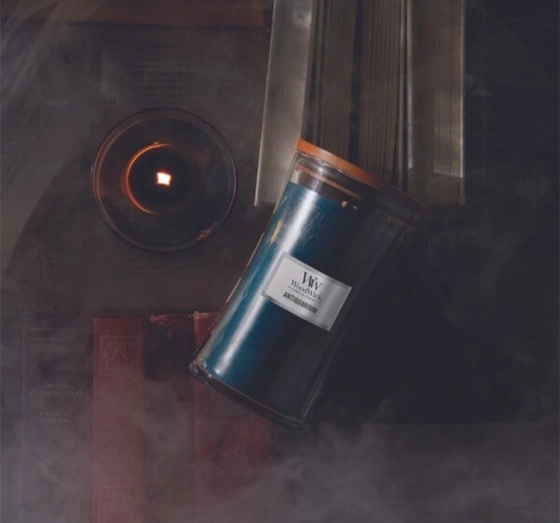 Kliknij na zdjęcie, aby je powiększyć WoodWick Jar Candle Duftkerze Antiquarium 610g