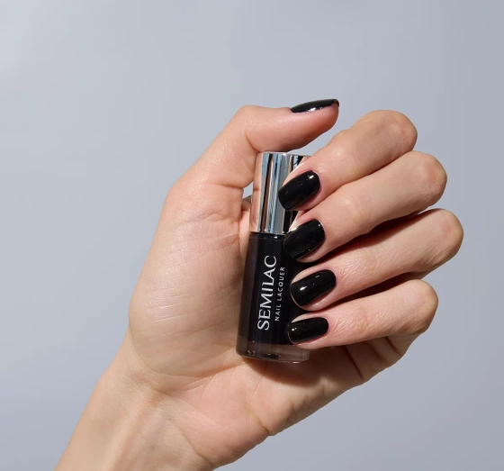 Kliknij na zdjęcie, aby je powiększyć Semilac Nail Lacquer Klassischer Nagellack 109 Classic Black 9 ml
