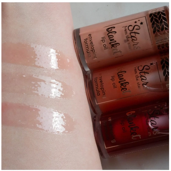Kliknij na zdjęcie, aby je powiększyć Stars From The Stars Blanket Lip Oil Lippenöl 01 Cozy Nude 8 g