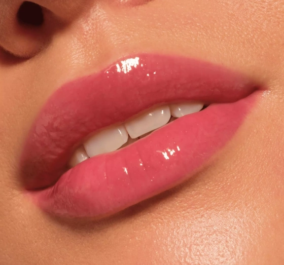 Kliknij na zdjęcie, aby je powiększyć Catrice Gloss Obsessed Lip Glaze Lipgloss 040 Pout Of Office 2,5 ml