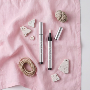 NAM Underlight Luminous Concealer – aufhellender Concealer für die Augenpartie 01 Pearly Rose 3,2 g