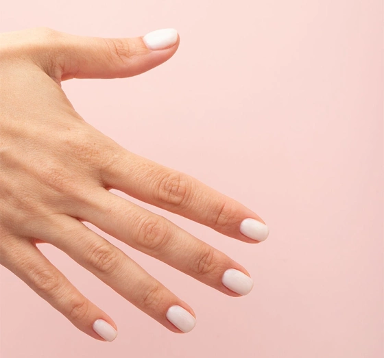 Kliknij na zdjęcie, aby je powiększyć Semilac x Margaret UV-Top T31 Top No Wipe Milky 7 ml