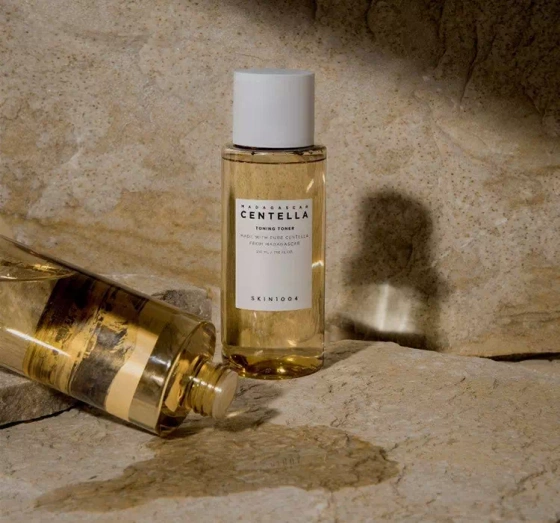 Kliknij na zdjęcie, aby je powiększyć SKIN1004 CENTELLA TONING TONER GESICHTSWASSER 210ML