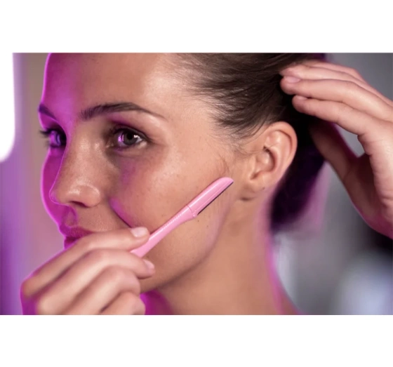 Kliknij na zdjęcie, aby je powiększyć WILKINSON SWORD INTUITION PERFECT FINISH EINWEGRASIERER FÜR AUGENBRAUEN UND GESICHT 5 STÜCK