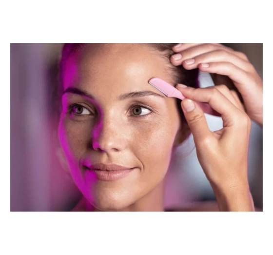 Kliknij na zdjęcie, aby je powiększyć WILKINSON SWORD INTUITION PERFECT FINISH EINWEGRASIERER FÜR AUGENBRAUEN UND GESICHT 5 STÜCK