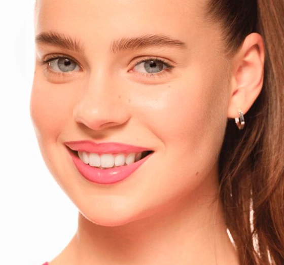 Kliknij na zdjęcie, aby je powiększyć Essence Line N'Stain Tattoo Flüssiger Lippenkonturenstift 03 Make A Mauve 2,5 ml