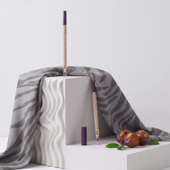 Kliknij na zdjęcie, aby je powiększyć NAM Eye Contour Augenstift mit Schwämmchen 6 Plum 0,8 g